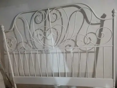 Head board Foot board Side rails Great condition Pick up only at Main/ kenilworth