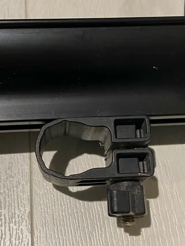 YAKIMA BICYCLE FORK MOUNT ROOF CARRIERS (2), WITH MATCHING KEYS in Other in Barrie - Image 7