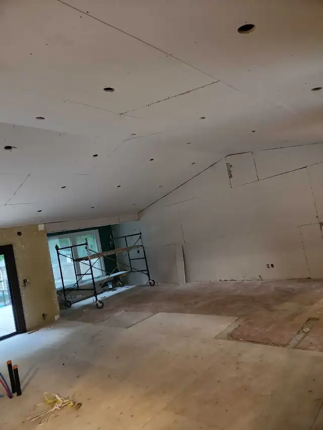 Professional Drywall TAPER in Drywall & Stucco Removal in Oakville / Halton Region - Image 6