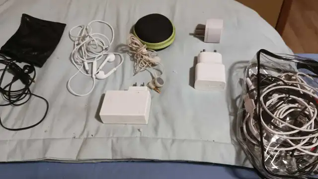 Sony and Samsung & Apple Accessory Bundle in Cell Phone Accessories in Vancouver - Image 2