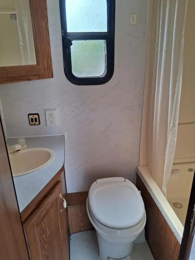Nash 21 ft. Fifth Wheel Trailer in Travel Trailers & Campers in Delta/Surrey/Langley - Image 4