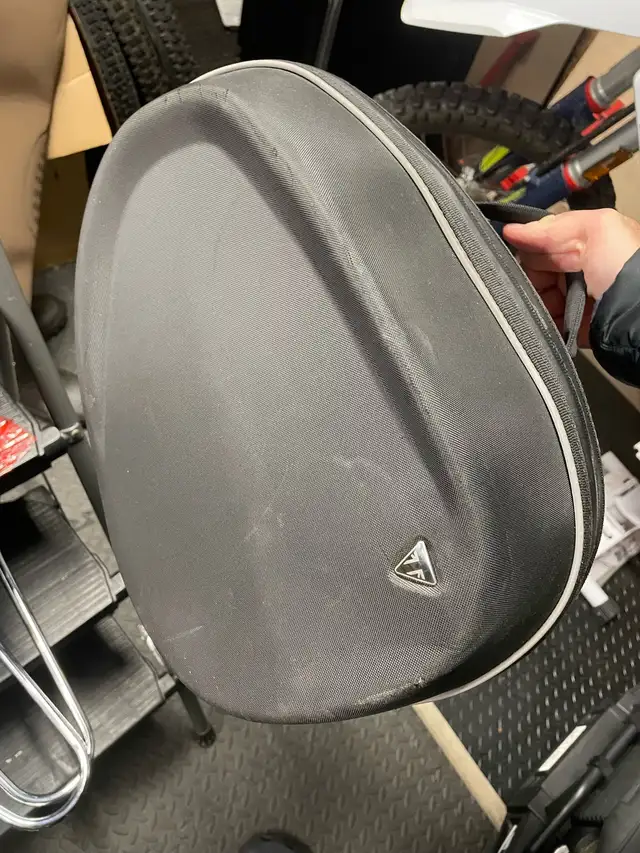 triumph bonneville 25l bags and rails in Motorcycle Parts & Accessories in Oakville / Halton Region - Image 4