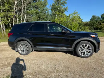 The 2021 Ford Explorer Platinum is the top luxury trim of the Explorer lineup, designed as a fully l...