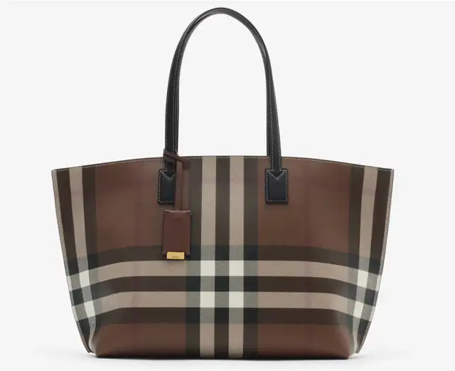 Burberry Médium Check Tote New with Tags in Women's - Bags & Wallets in Gatineau - Image 5