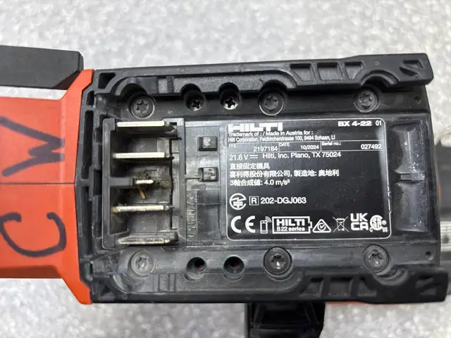 Milwaukee BX 4-22 Nuron Nail Fastener With Battery And Charger in Power Tools in Oshawa / Durham Region - Image 4
