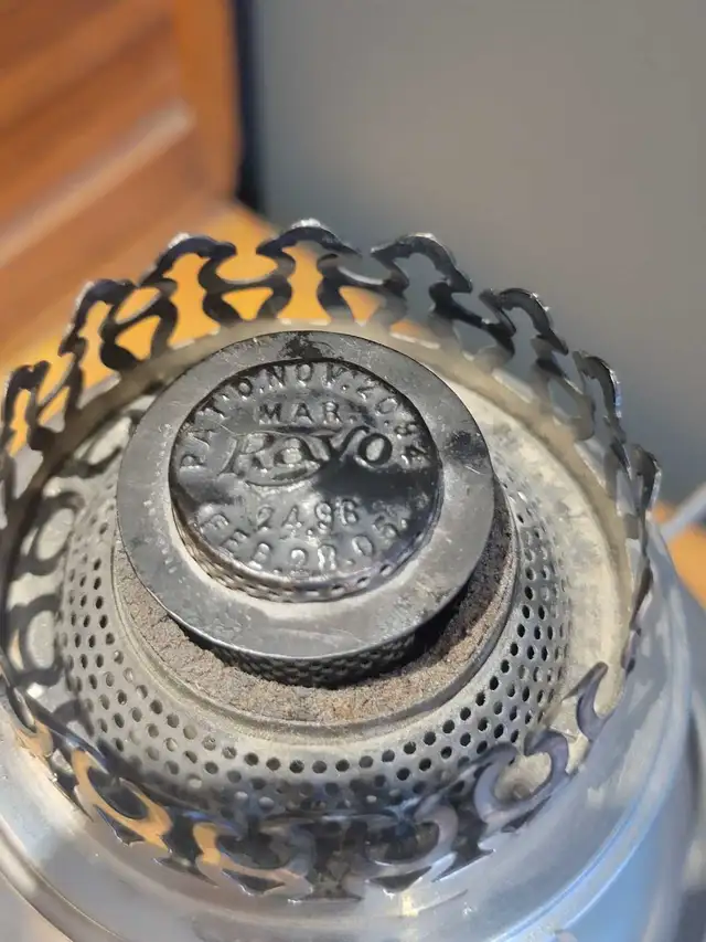 RAYO patterned 1905, 2486 Flame spreader center draft lamp in Indoor Lighting & Fans in Oshawa / Durham Region - Image 3