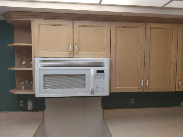 Microwave Oven in Microwaves & Cookers in Belleville