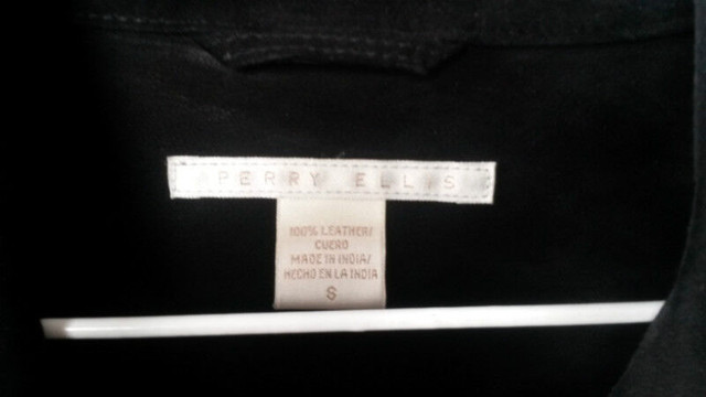 Mens Perry Ellis Black Suede Shirt/ Jacket- Mint- Look!! in Men's in Saskatoon - Image 4
