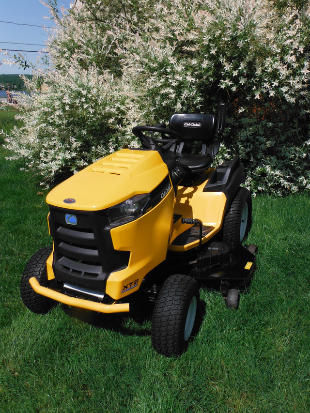 Gros tracteur jardin gazon Cub Cadet  XT2-G54,moteur 24 HP-54 po dans Tondeuses et souffleuses  à Thetford Mines - Image 3
