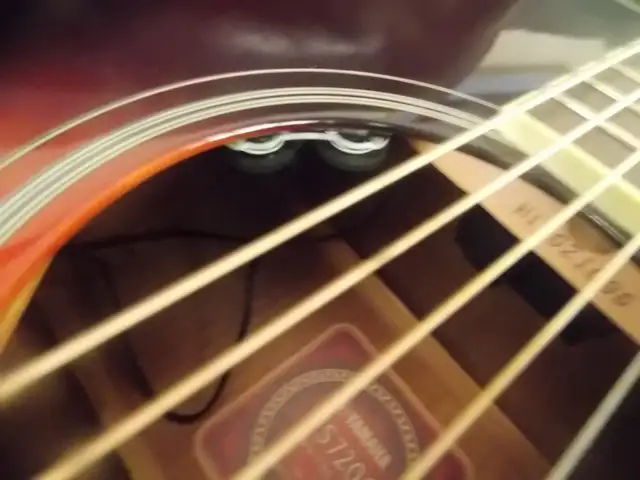 YAMAHA ACOUSTIC GUITAR in Guitars in Peterborough - Image 9