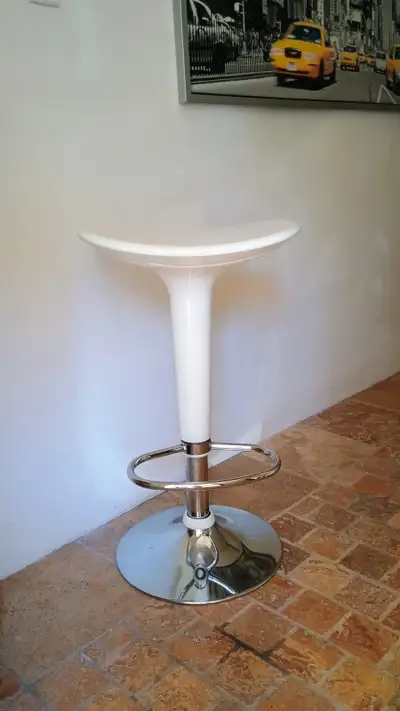 1 SWIVEL BAR STOOL ** DELIVERY AVAILABLE!, View more