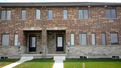 Text Mariam on Kijiji 2 rooms are available for rent in a 5 bedroom house located in Clair and Gordo...