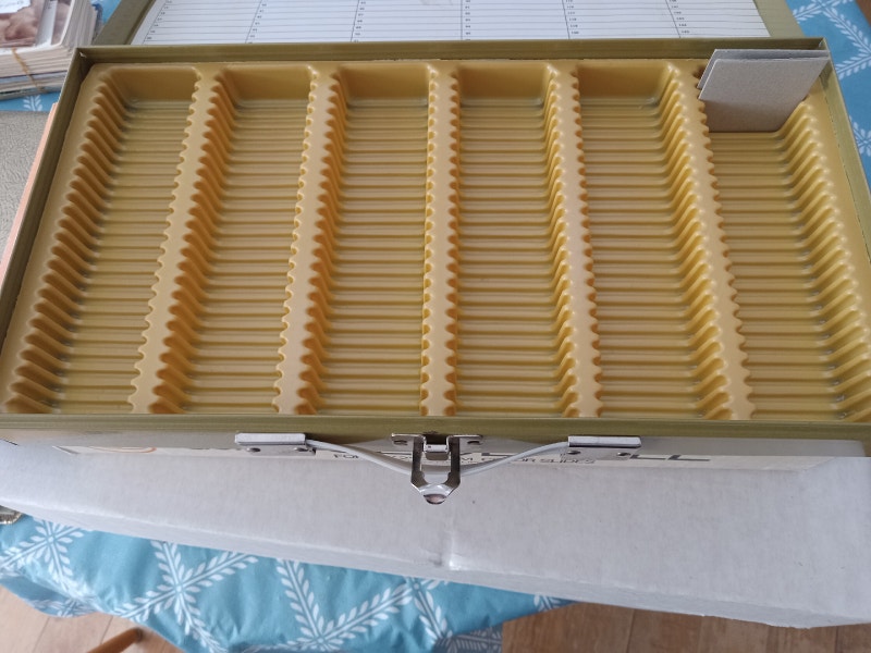 Slide Holder Metal File Box. Holds 300 2x2 photo slides.14"x7.5" Cameras & Camcorders