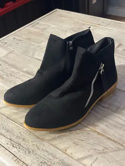 Black Ankle Boots! Size 9, View more
