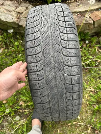 These pre-owned Michelin Latitude X-Ice winter tires, size 235/65R18, are in excellent condition and...