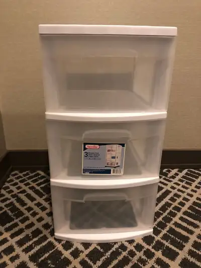 Sterilite 3-Drawer Storage Cart 14 1/2" D x 12 5/8" W x 25 5/8" H Used item. Cash only on door picku...