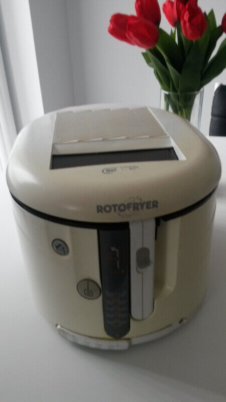 Delonghi D-20D Roto Fryer in Other in Mississauga / Peel Region