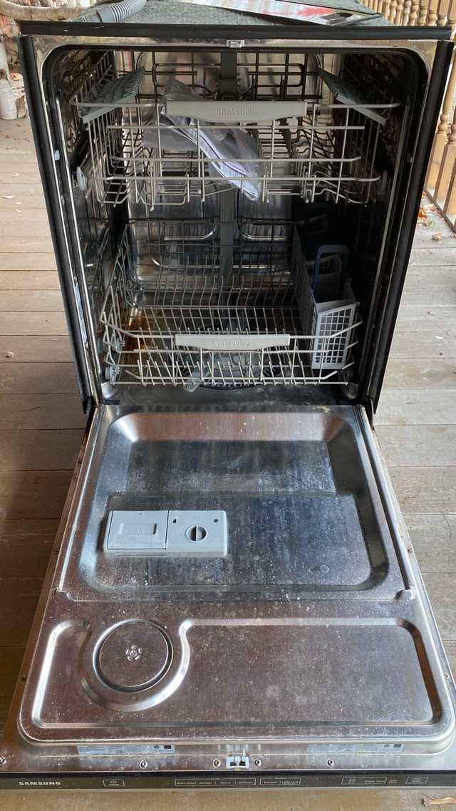 Samsung dishwasher in Dishwashers in Oshawa / Durham Region - Image 2