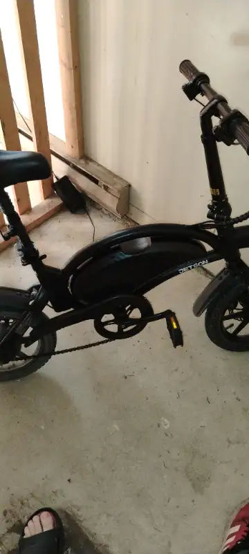 HI I AM SELLING MY E BIKE IT WORKS AND RIDES GREAT. JUST PUT NEW PART'S ON IT EX ( DISC BRAKES, NEW...