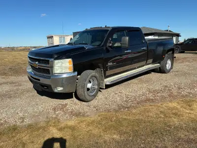 4x4, unmolested Duramax Diesel, allison automatic, full load, sunroof, remote start, leather, good m...