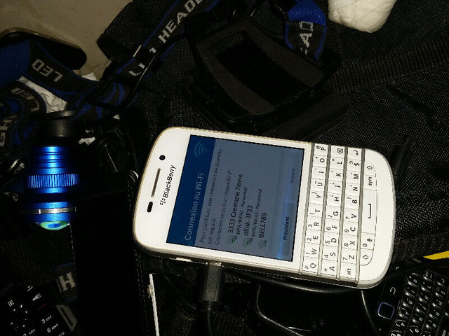 white blackberry q10 $50 j’ai des centaines de téléphones portab dans Autre  à Ville de Montréal