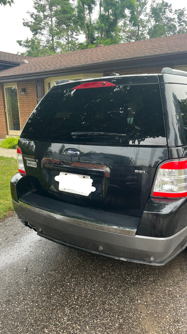 2009 Ford Taurus X in Cars & Trucks in Barrie - Image 2
