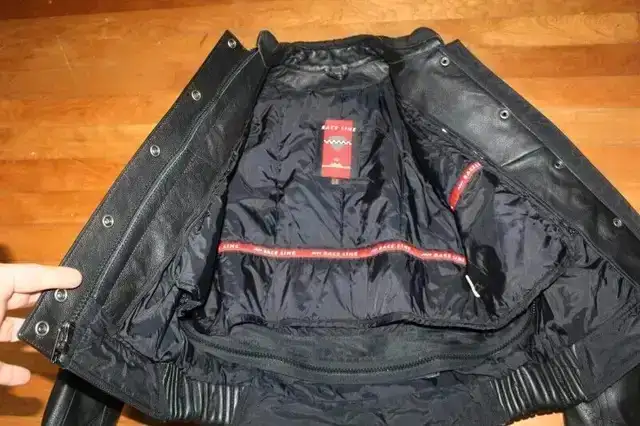 Schuh motorcycle armoured padded jacket race line size 38 in Other in Longueuil / South Shore - Image 4