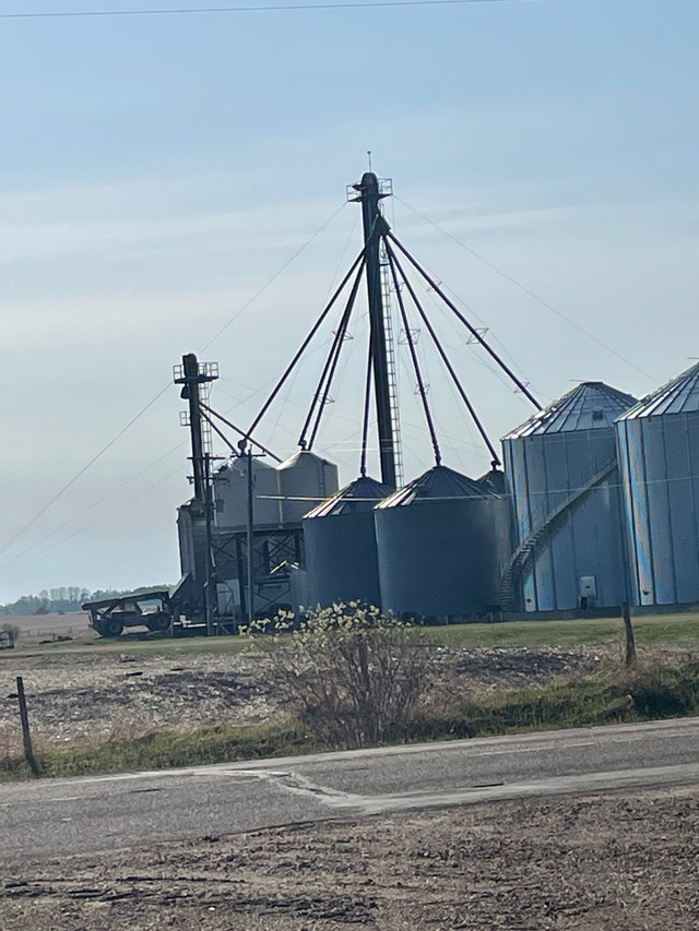 Grain elevator in Farming Equipment in Red Deer