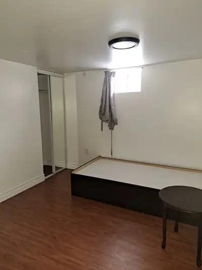 Private room in basement apartment (Warden & Lawrence avenue)