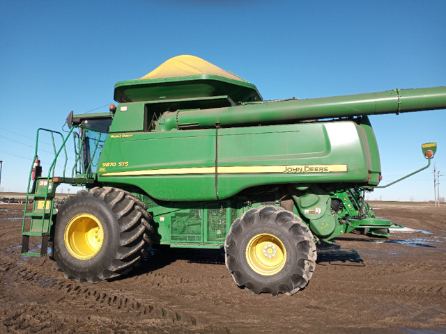 John Deere combine 9870 STS 2011 in Farming Equipment in Winnipeg - Image 3