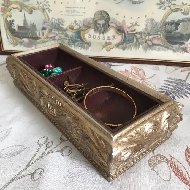 Vintage Hollywood Regency Old World Organizer Box / Wall Shelf in Home Décor & Accents in Ottawa - Image 3