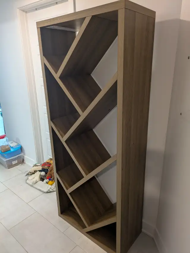 Broadmoore Open bookshelf / shelf in Bookcases & Shelving Units in Ottawa - Image 3