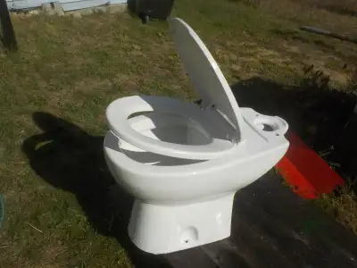 TOILETTE DE SOUS-SOL SANIFLO, View more