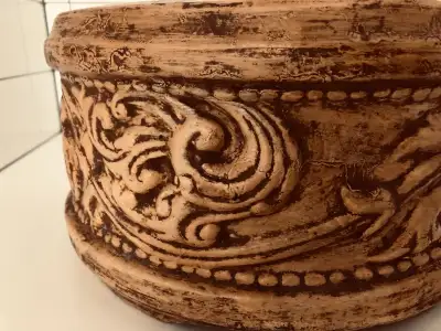 Cache pot très décoratif en poterie, View more