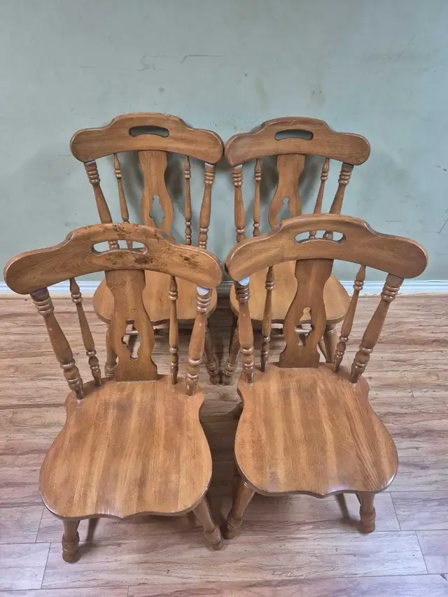 Set of 4 Solid Wood Dining Chairs in Dining Tables & Sets in Mississauga / Peel Region - Image 4