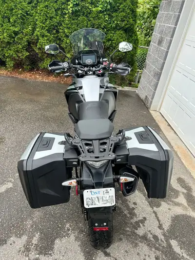 Take on any adventure with this 2019KTM 1290 Super Adventure, a powerhouse of performance and versat...