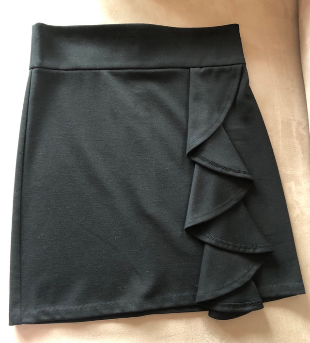 LIKE NEW BEAUTIFUL BLACK SKIRT in Women's - Dresses & Skirts in Cambridge