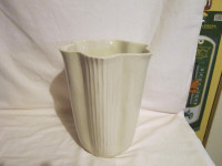 Vintage - Shawnee Pottery U.S.A. - #869 Ivory Colored Vase 28