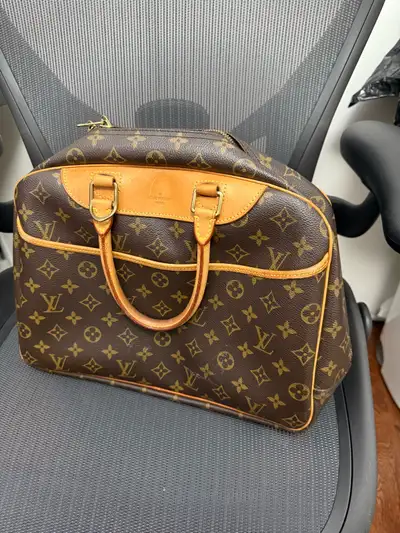LOUIS VUITTON MONOGRAM DEAUVILLE BAG, View more