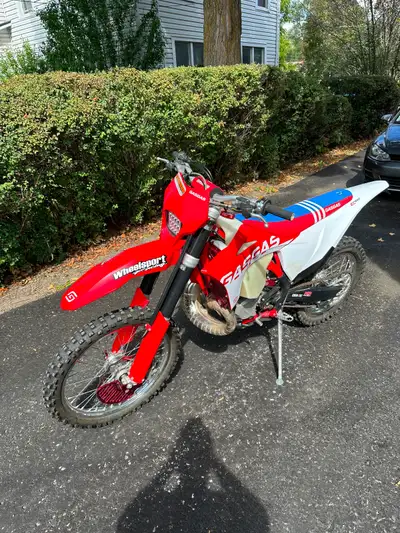 2022 Gasgas EC250. In great shape. Has 882 Km on it. Akrapovic slip on. Bullet proof designs rad gua...