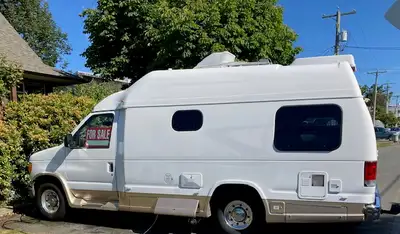 Well cared for 2006 Pleasure-Way Excel Class B RV with 124K KM. These are highly sought-after, Canad...