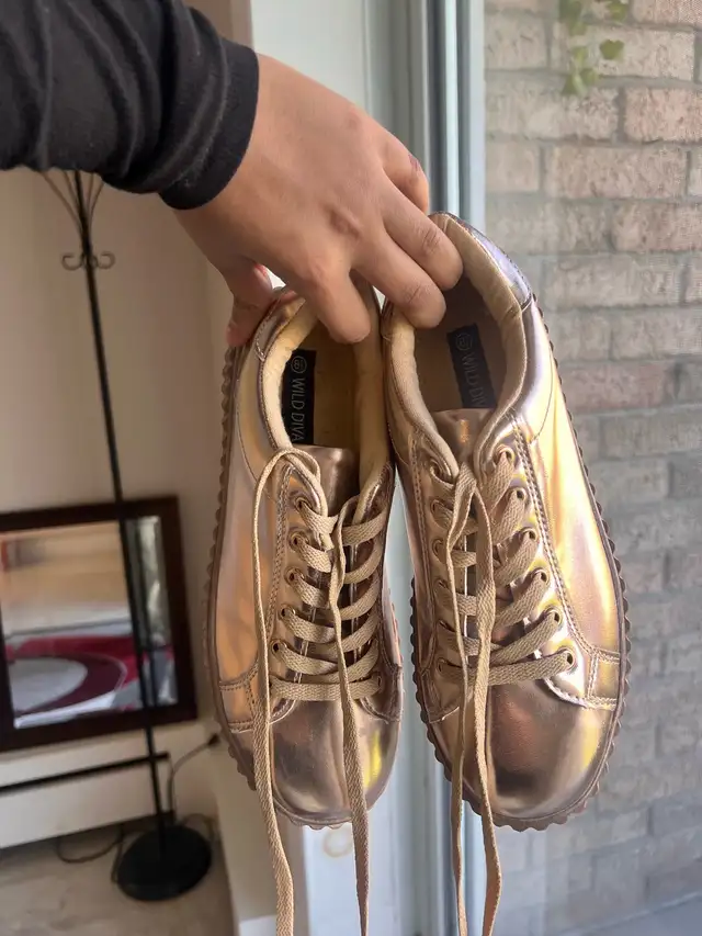 Women shoes  in Women's - Shoes in City of Montréal - Image 3