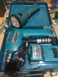 Older Makita cordless drill and flashlight kit 