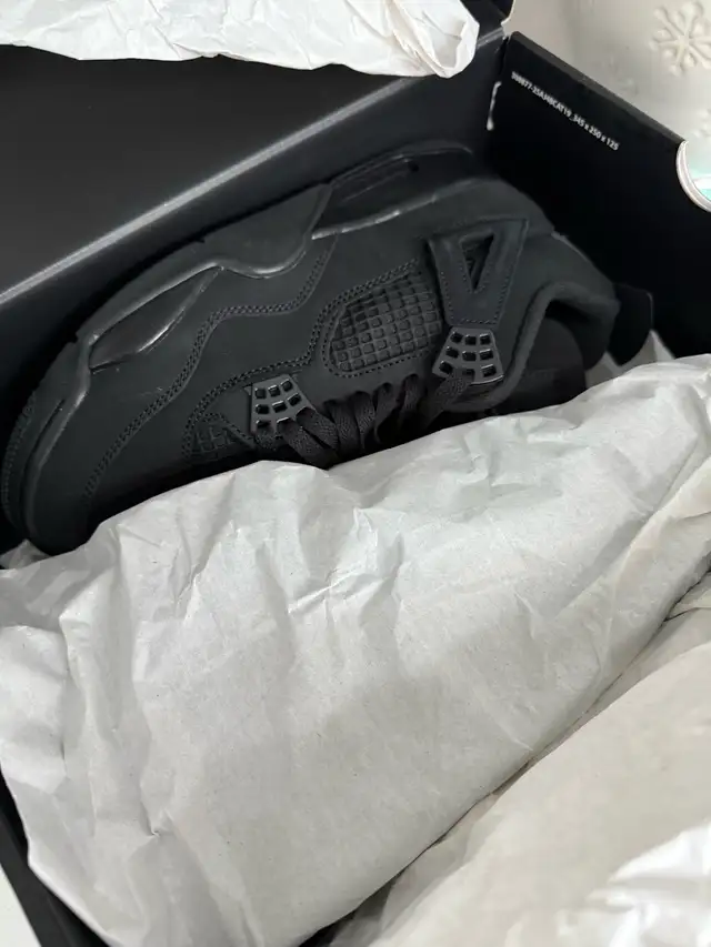 **Air Jordan 4 Retro - Size 9.5** in Men's Shoes in Markham / York Region - Image 7