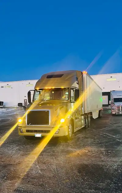 Volvo Vnl 670 2019 Mileage- 10,00,000 km 450 Horse power Axle ratio- 2.47 Aluminum wheels and fuel t...