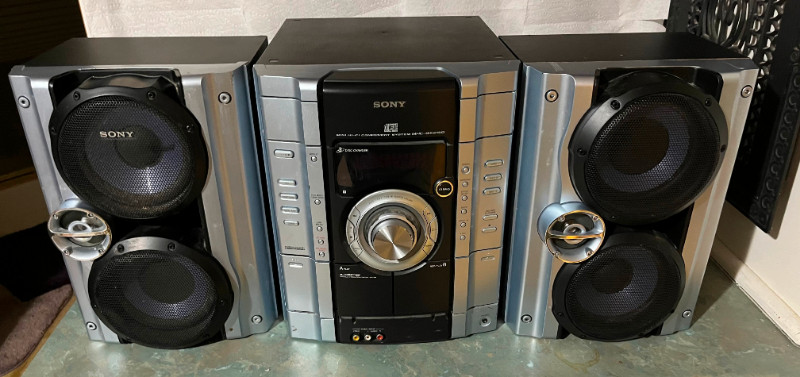 SONY STEREO SYSTEM WITH CD AND CASSETTE TAPE PLAYER, used for sale  