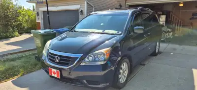 2010 Honda Odyssey – 246,000 km ✔️ Heated leather seats ✔️ Power sliding doors ✔️ Interior LED light...