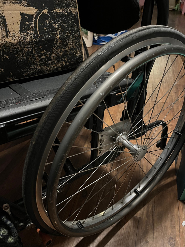 Quickie Wheelchair in Health & Special Needs in Oakville / Halton Region - Image 4