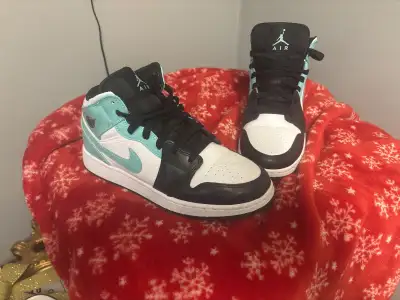 Air Jordan 1 Mid, View more
