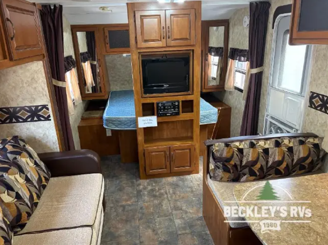 2012 Keystone Bullet 294bhs Travel Trailer in Travel Trailers & Campers in Ottawa - Image 4